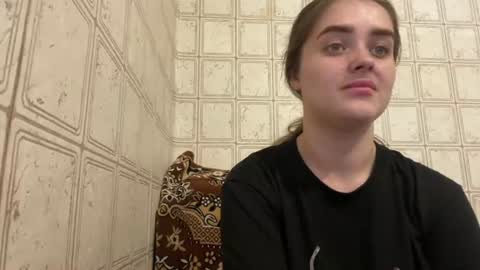 Snapshot of queenofdreams_2029 chatting on June 12, 3:00 pm Madison online show from June 12, 3:00 pm