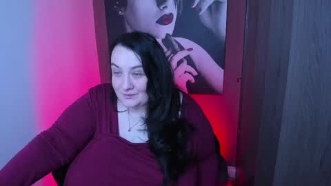 Snapshot of queenofhaze chatting on December 15, 8:18 am you may simply address Me with Your Grace online show from December 15, 8:18 am