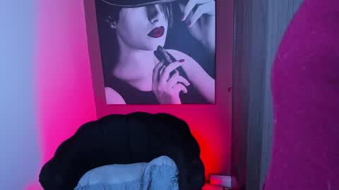 Snapshot of queenofhaze chatting on December 16, 7:57 am you may simply address Me with Your Grace online show from December 16, 7:57 am