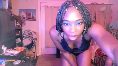 QueenOfHearts online show from January 29, 7:04 am