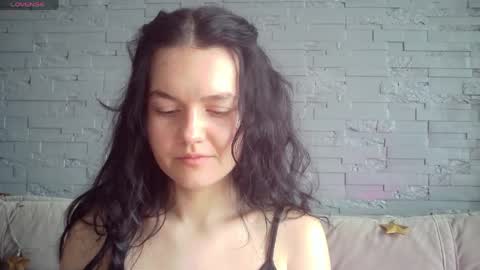 QueenOfModels online show from April 12, 8:30 am