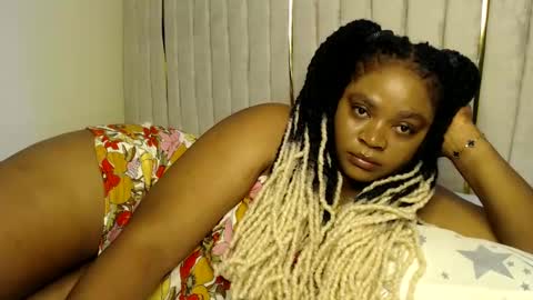 Snapshot of queenofsouls chatting on December 13, 5:05 am . online show from December 13, 5:05 am