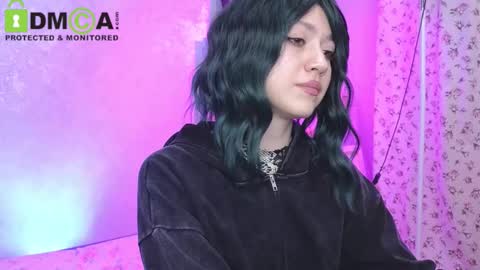 Snapshot of queenofwandss chatting on November 15, 4:03 pm follow my new insta online show from November 15, 4:03 pm