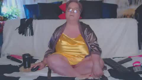 QueenPammy online show from April 14, 7:25 am