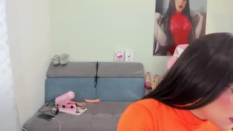 Snapshot of queenramoona_hot chatting on December 8, 8:25 pm RAMONA ULLOA online show from December 8, 8:25 pm