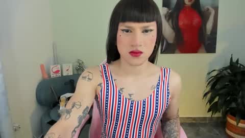 Snapshot of queenramoona_hot chatting on January 15, 9:30 pm RAMONA ULLOA online show from January 15, 9:30 pm