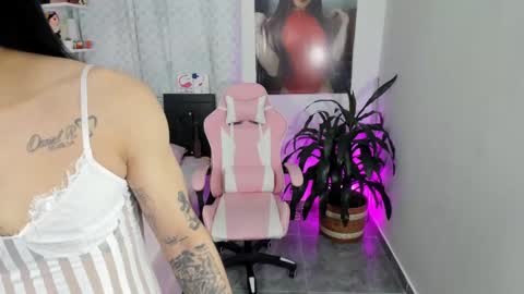 Snapshot of queenramoona_hot chatting on September 22, 9:06 pm RAMONA ULLOA online show from September 22, 9:06 pm