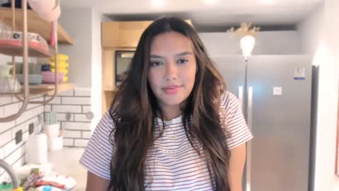 Snapshot of queenv66 chatting on December 4, 3:15 am Val - online show from December 4, 3:15 am