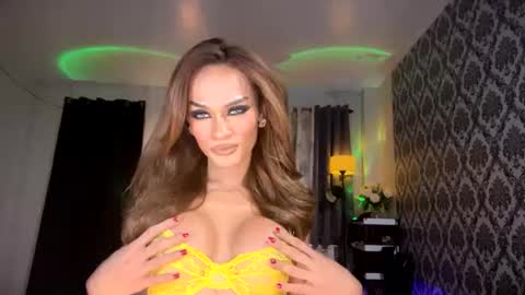 Snapshot of queenvalentinats chatting on July 2, 3:34 am ValentinaMoone online show from July 2, 3:34 am