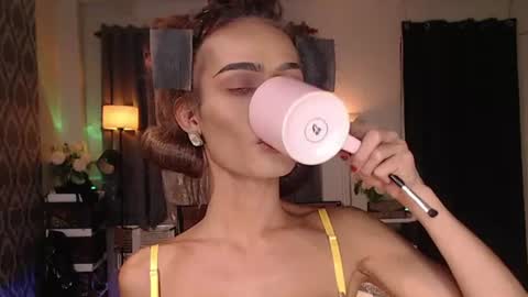 Snapshot of queenvalentinats chatting on July 6, 5:04 pm ValentinaMoone online show from July 6, 5:04 pm