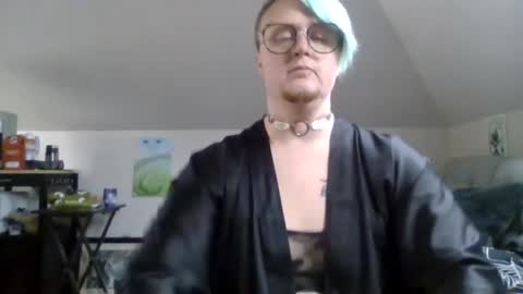 Snapshot of queerlyjaz chatting on September 26, 12:14 am queerlyjaz online show from September 26, 12:14 am