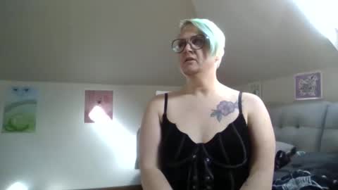 Snapshot of queerlyjaz chatting on October 25, 6:13 pm queerlyjaz online show from October 25, 6:13 pm