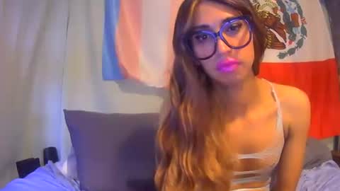 Mia online show from November 14, 4:06 pm