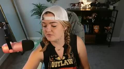 Bri online show from November 23, 6:30 pm