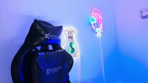 Snapshot of quetzal_coatl_ chatting on April 6, 11:27 pm quetzal_coatl_ online show from April 6, 11:27 pm