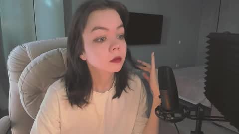 quietluxury online show from March 25, 12:11 pm