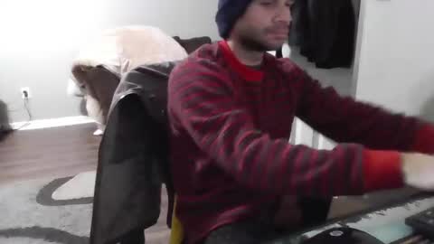 Snapshot of quinsanre chatting on December 5, 12:08 am Bones online show from December 5, 12:08 am