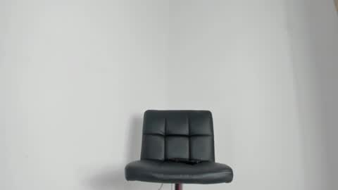 quuen_valery online show from February 24, 6:00 am