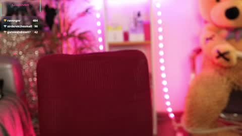 Nova Hollis online show from March 31, 4:13 am