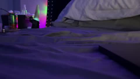 Snapshot of qwertyderpp chatting on October 17, 8:28 am qwerty online show from October 17, 8:28 am