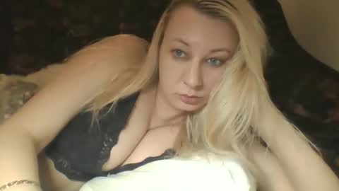 qwertyui online show from February 26, 3:00 pm