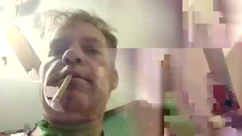 Snapshot of r04233054 chatting on December 3, 7:38 am r04233054 online show from December 3, 7:38 am