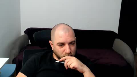 R0bila online show from October 17, 7:05 pm