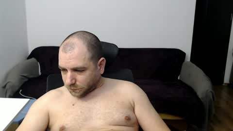 R0bila online show from April 7, 9:59 pm