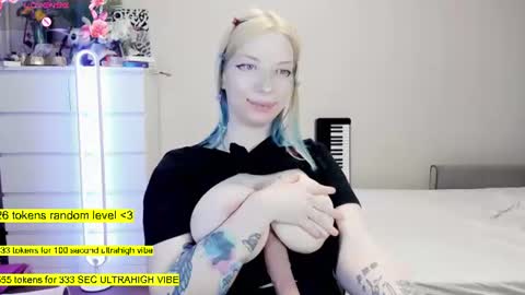 Snapshot of raaaaaaawr chatting on July 1, 5:56 pm - online show from July 1, 5:56 pm