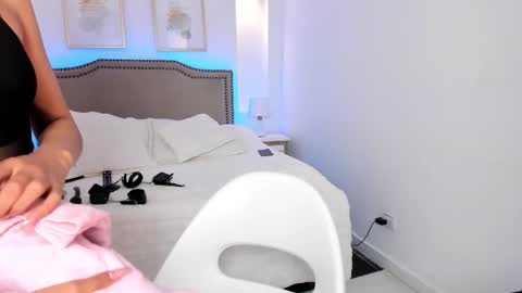 Snapshot of rachel_es chatting on March 1, 5:53 am RACHEL ES online show from March 1, 5:53 am