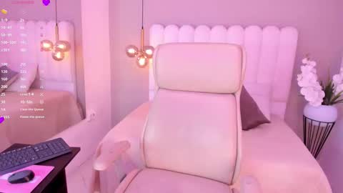 Mariana online show from February 6, 7:28 pm