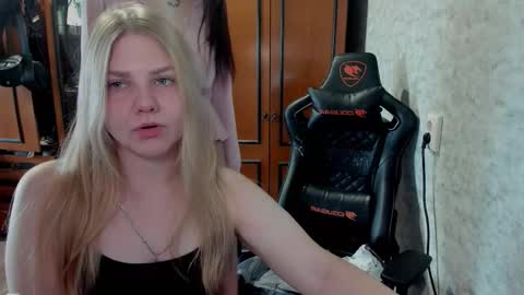Snapshot of rachel_sharp chatting on September 29, 10:20 am Make me cum online show from September 29, 10:20 am