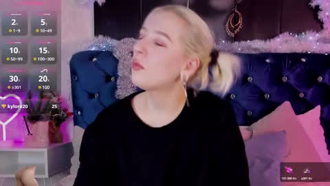 Snapshot of rachelcart chatting on December 23, 4:01 am RachelCart online show from December 23, 4:01 am