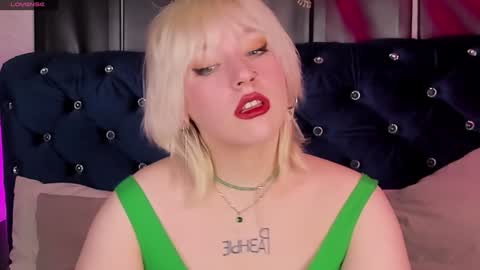 Snapshot of rachelcart chatting on February 3, 3:42 am RachelCart online show from February 3, 3:42 am