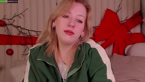 Snapshot of rachelcart chatting on December 19, 3:13 am RachelCart online show from December 19, 3:13 am