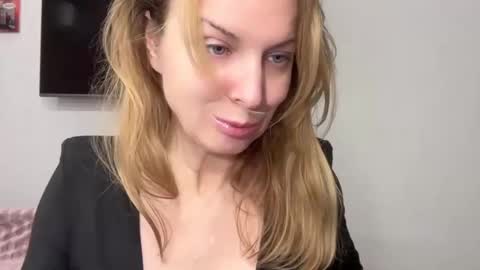 Rachel online show from February 19, 9:36 pm