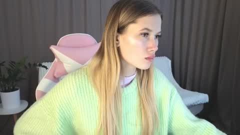 Snapshot of rachelwooods chatting on January 10, 7:43 am Rachel online show from January 10, 7:43 am