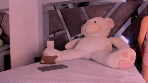 Radiant Naomi online show from April 8, 11:32 am