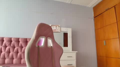 radiantgoddes online show from December 5, 4:01 pm