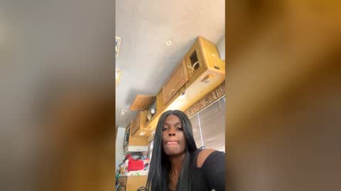 Rae Reign online show from June 7, 10:13 pm
