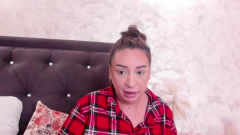 raelledarkstar online show from May 7, 7:47 am
