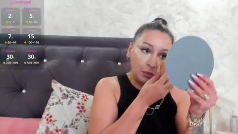 raelledarkstar online show from May 12, 7:05 am