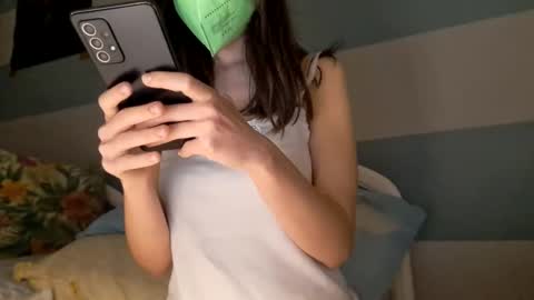 Bella online show from November 8, 8:18 pm