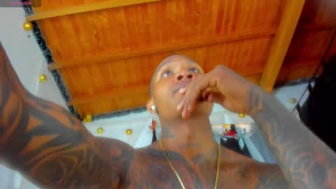 Snapshot of ragnarhot24 chatting on February 11, 4:23 pm Andres H online show from February 11, 4:23 pm