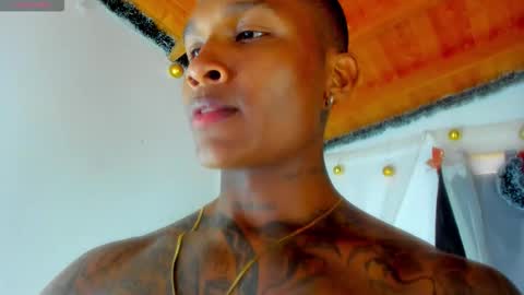 Snapshot of ragnarhot24 chatting on February 12, 3:29 pm Andres H online show from February 12, 3:29 pm