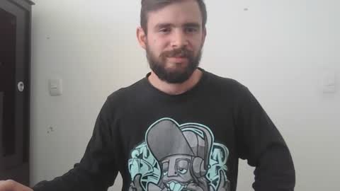 Snapshot of ragnor_vex chatting on February 19, 5:06 pm Ragnor vex online show from February 19, 5:06 pm