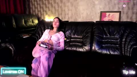 Snapshot of rainbowpony420 chatting on January 17, 7:16 pm Joline and Alexa online show from January 17, 7:16 pm