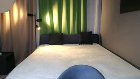 rainevi online show from March 2, 10:49 pm