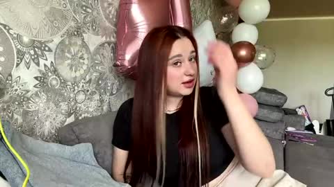 Snapshot of raisaklee chatting on May 22, 4:52 am Cherry online show from May 22, 4:52 am