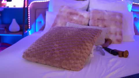 RaisaVawn online show from March 26, 7:03 am